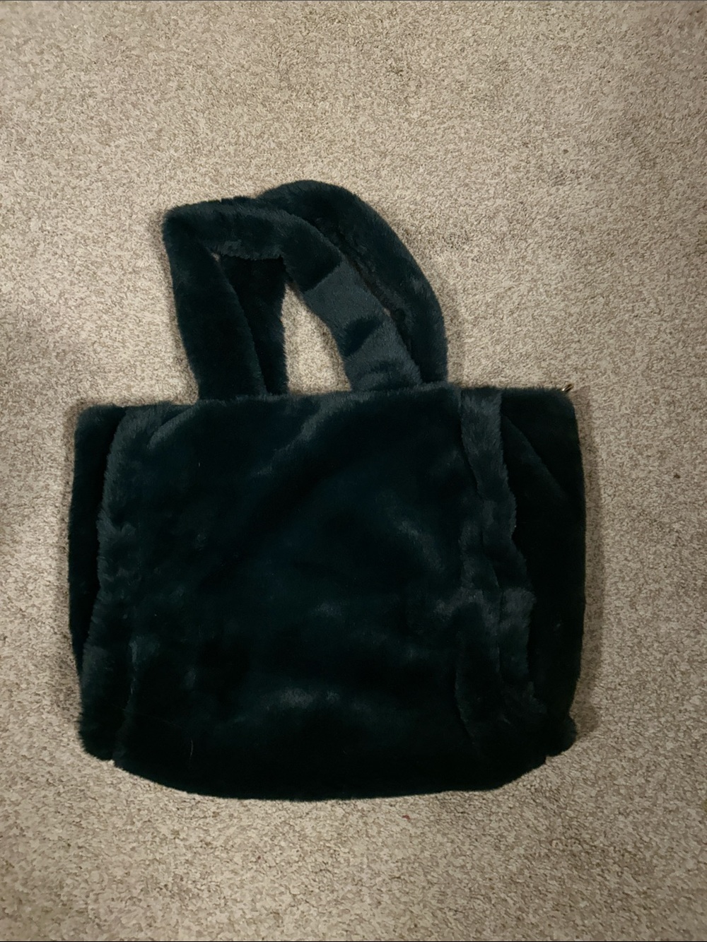 Summer and Rose Faux Fur Plush Tote Bag in Dark Green. NWOT.